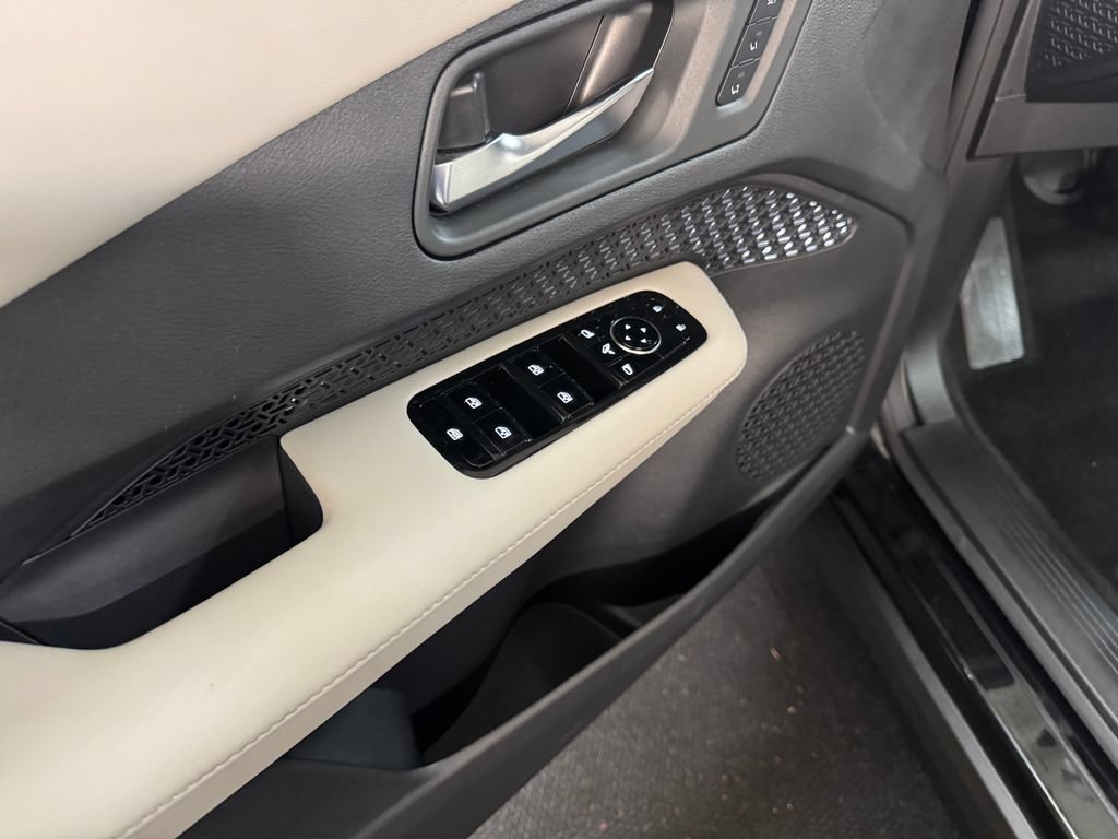 Used 2023 Nissan Ariya FWD image 13