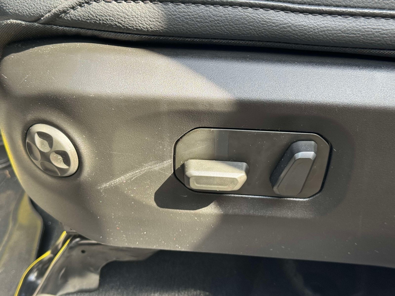 Used 2024 Jeep Wrangler Unlimited Sahara AWD/4WD image 18