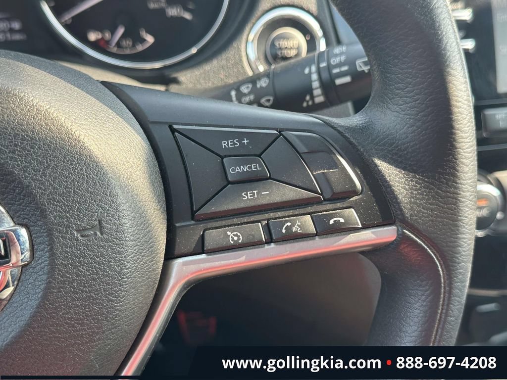 Used 2017 Nissan Rogue SV AWD/4WD image 22