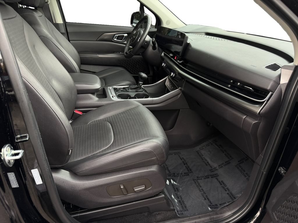 Used 2025 Kia Carnival SX Prestige FWD image 8