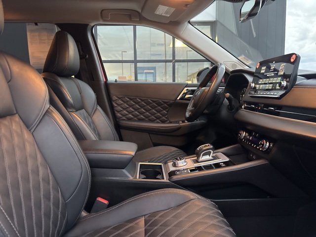 Used 2024 Mitsubishi Outlander SEL Black Edition image 12