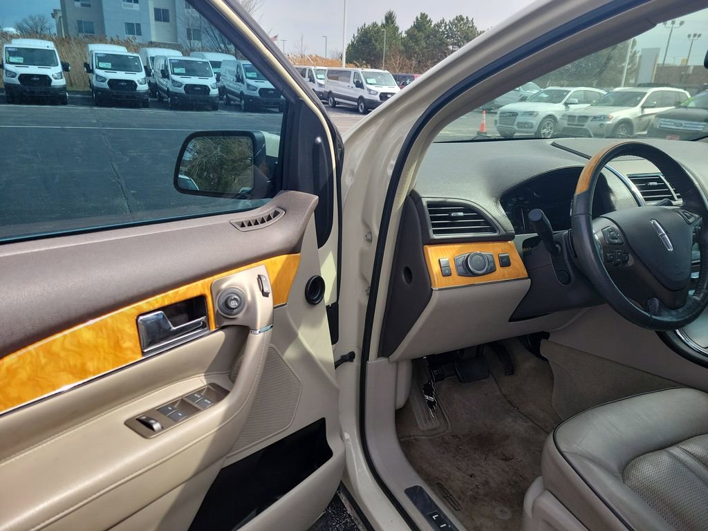 Used 2015 Lincoln MKX AWD w/ Equipment Group 101A image 2