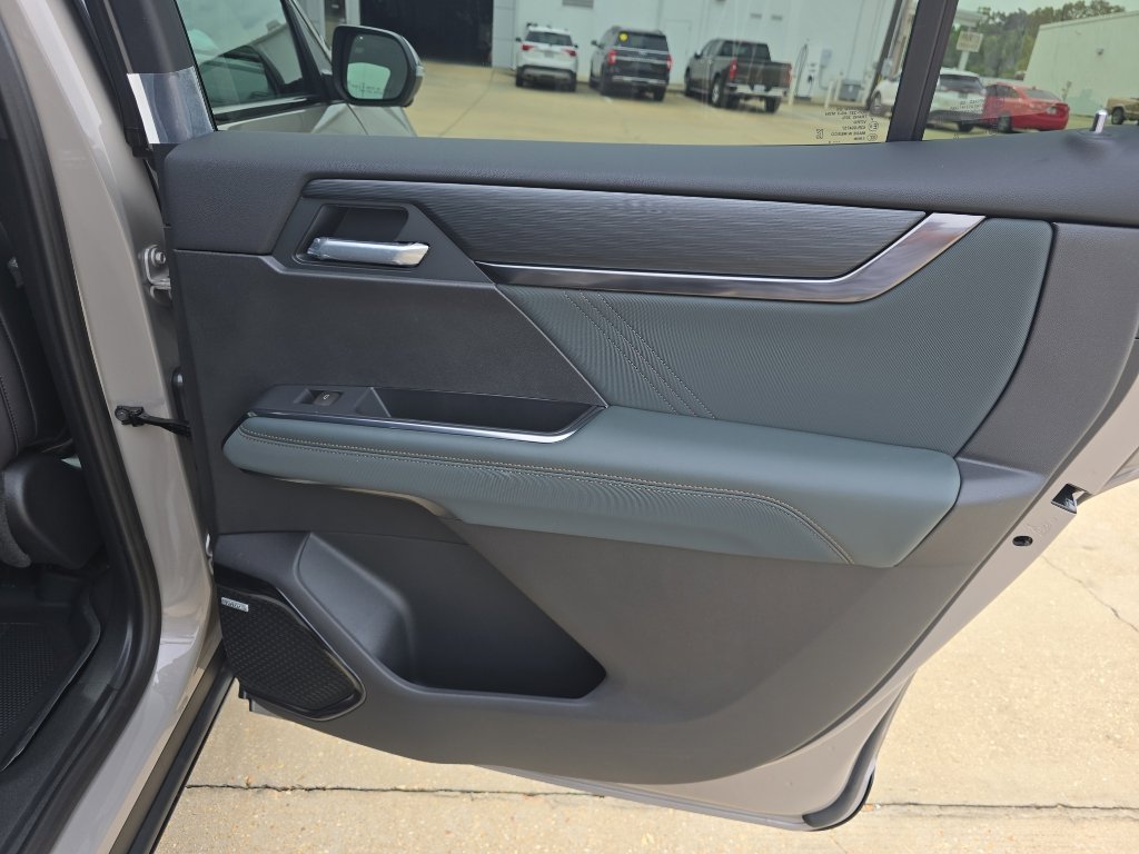 New 2026 GMC Acadia AT4 w/ LPO, Floor Liner Package AWD/4WD image 18