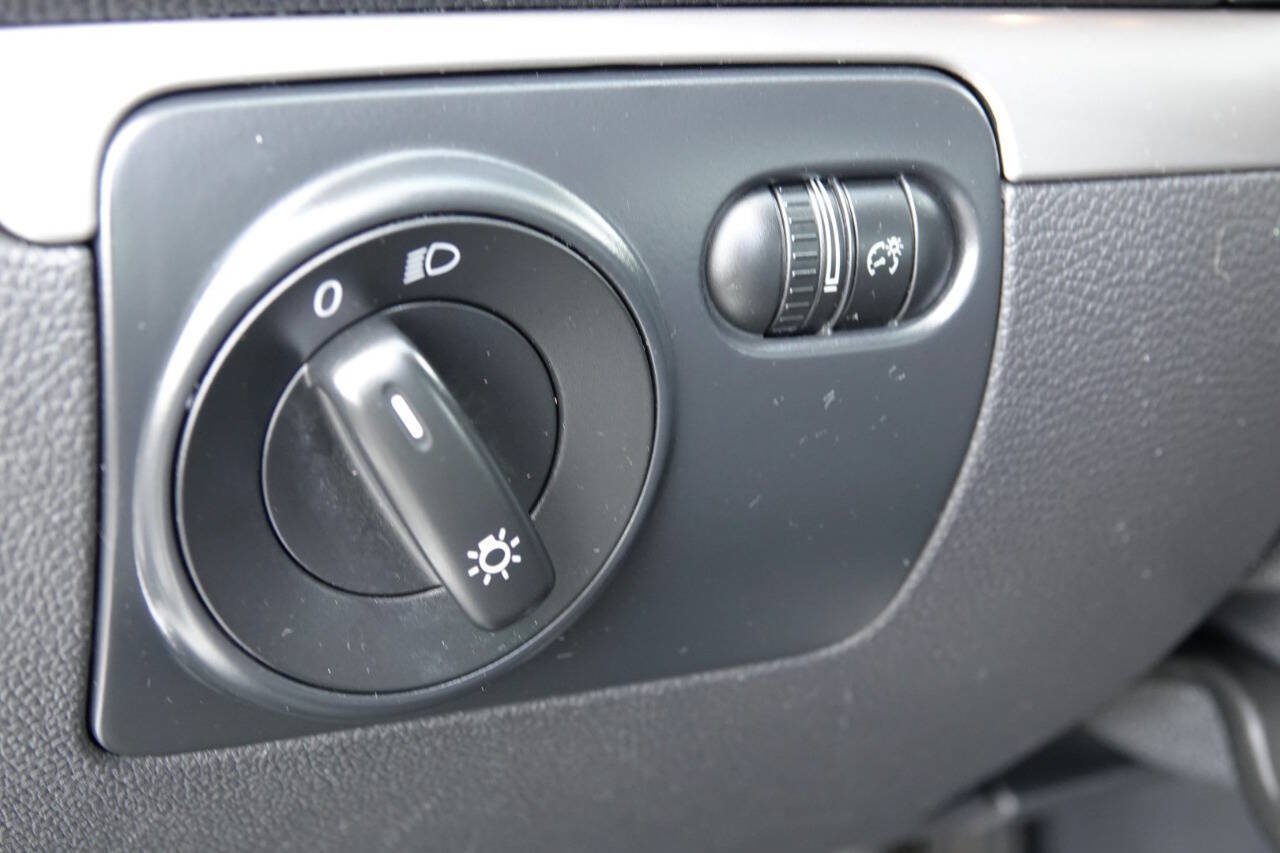 Used 2010 Volkswagen Jetta Limited Edition FWD image 74