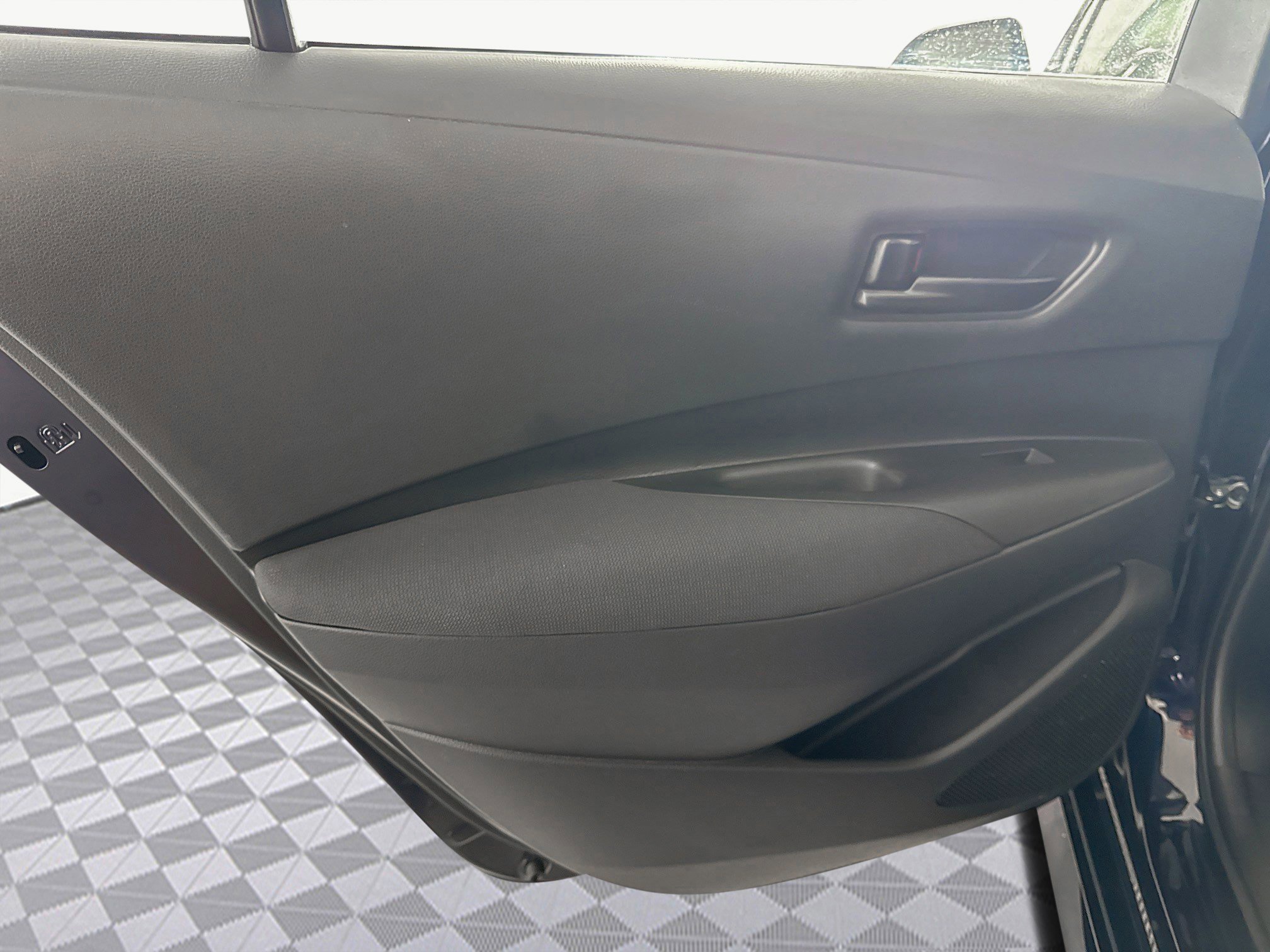 Used 2025 Toyota Corolla LE image 25