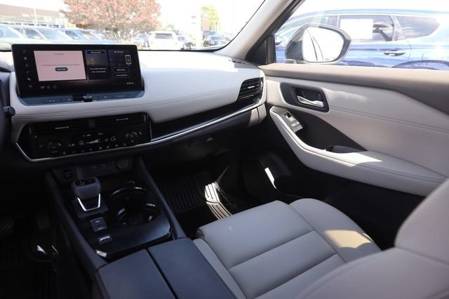 Certified 2025 Nissan Rogue SL w/ SL Premium Package FWD image 26