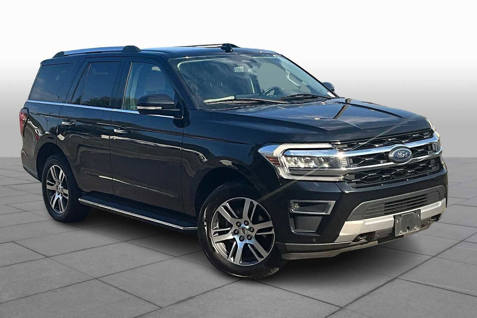 Used 2023 Ford Expedition Limited image 3