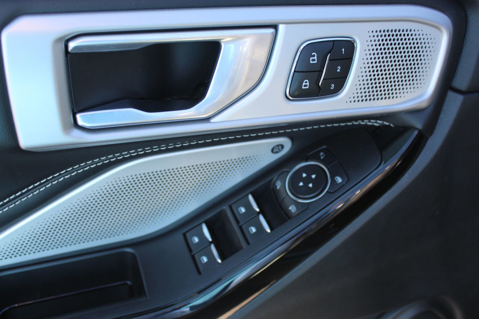 Used 2022 Ford Explorer ST w/ Equipment Group 401A image 23