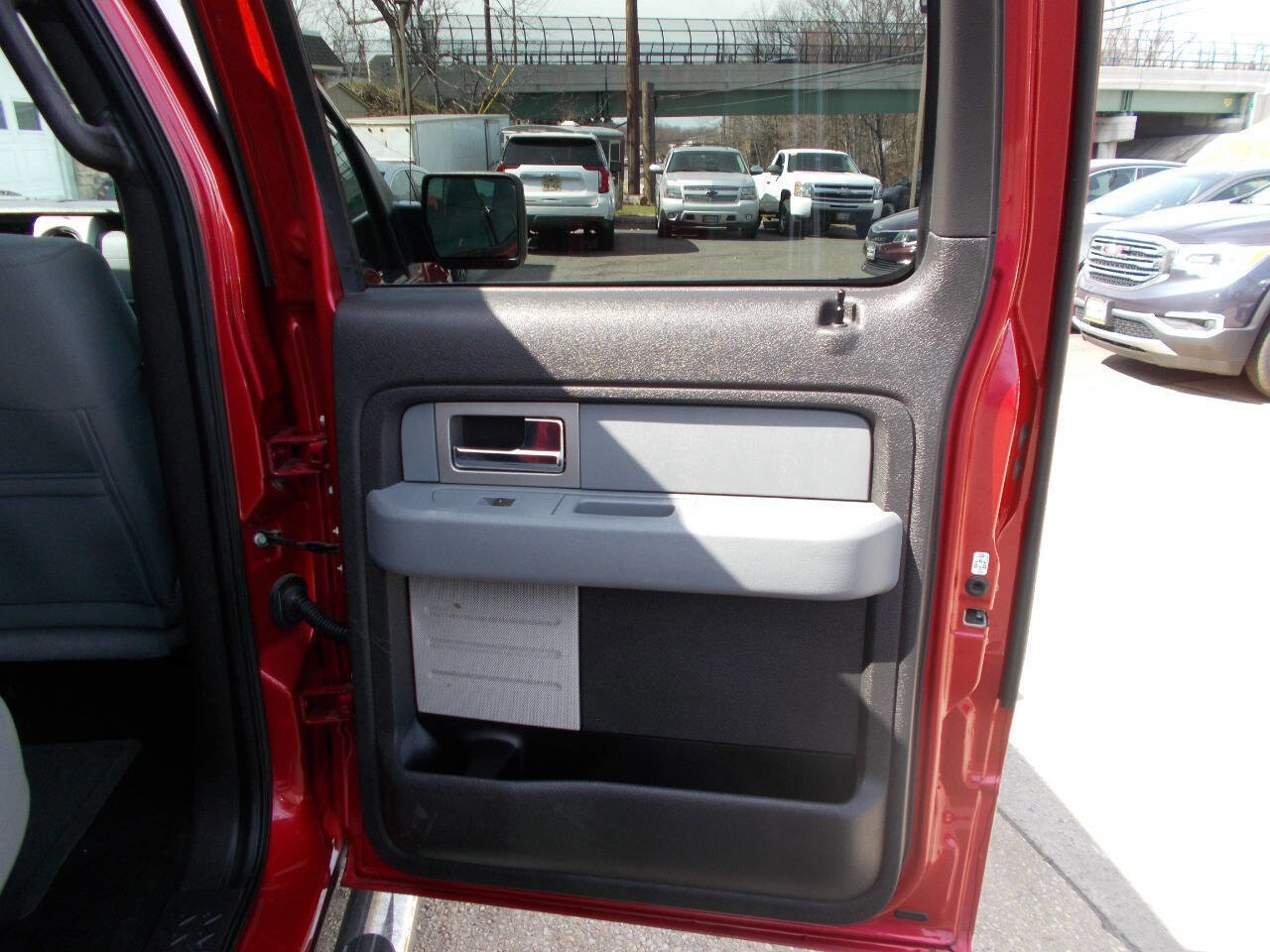Used 2011 Ford F150 XLT w/ XLT Chrome Pkg AWD/4WD image 24