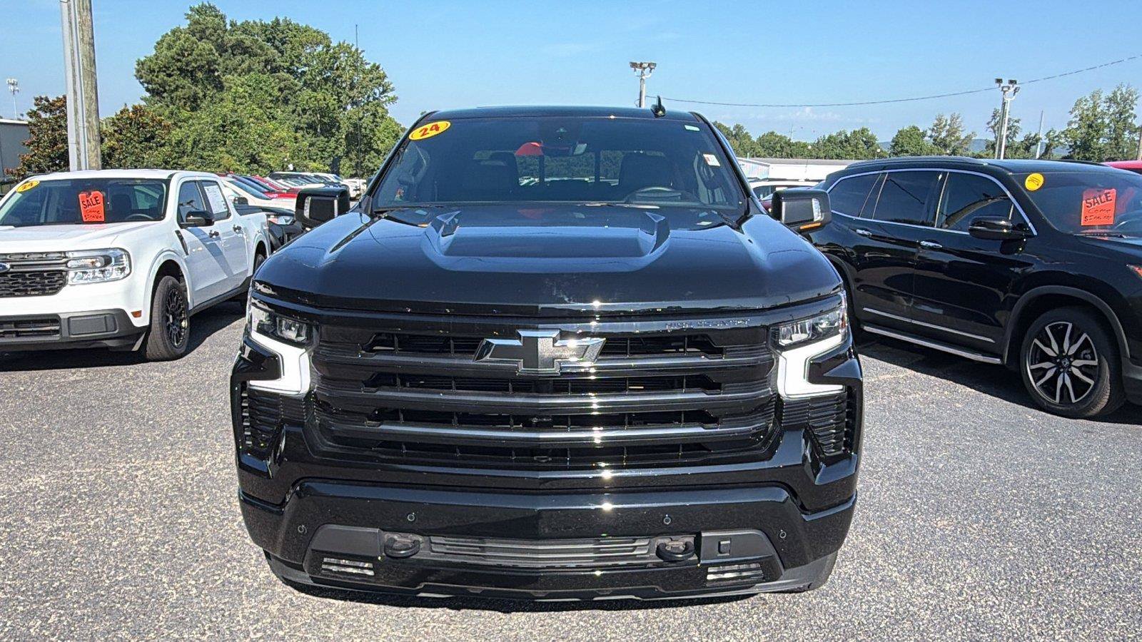Used 2024 Chevrolet Silverado 1500 High Country w/ Midnight Edition AWD/4WD image 2