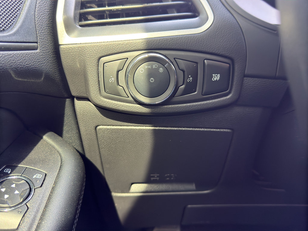 Used 2024 Ford Edge SE AWD/4WD image 13