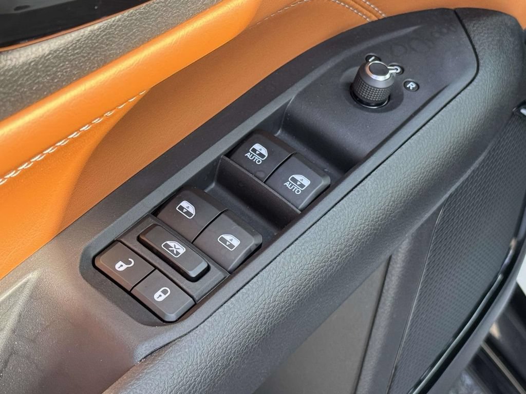 Used 2025 Jeep Compass Limited w/ Elite Group AWD/4WD image 28