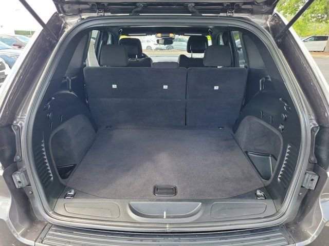 Used 2021 Jeep Grand Cherokee Laredo image 12
