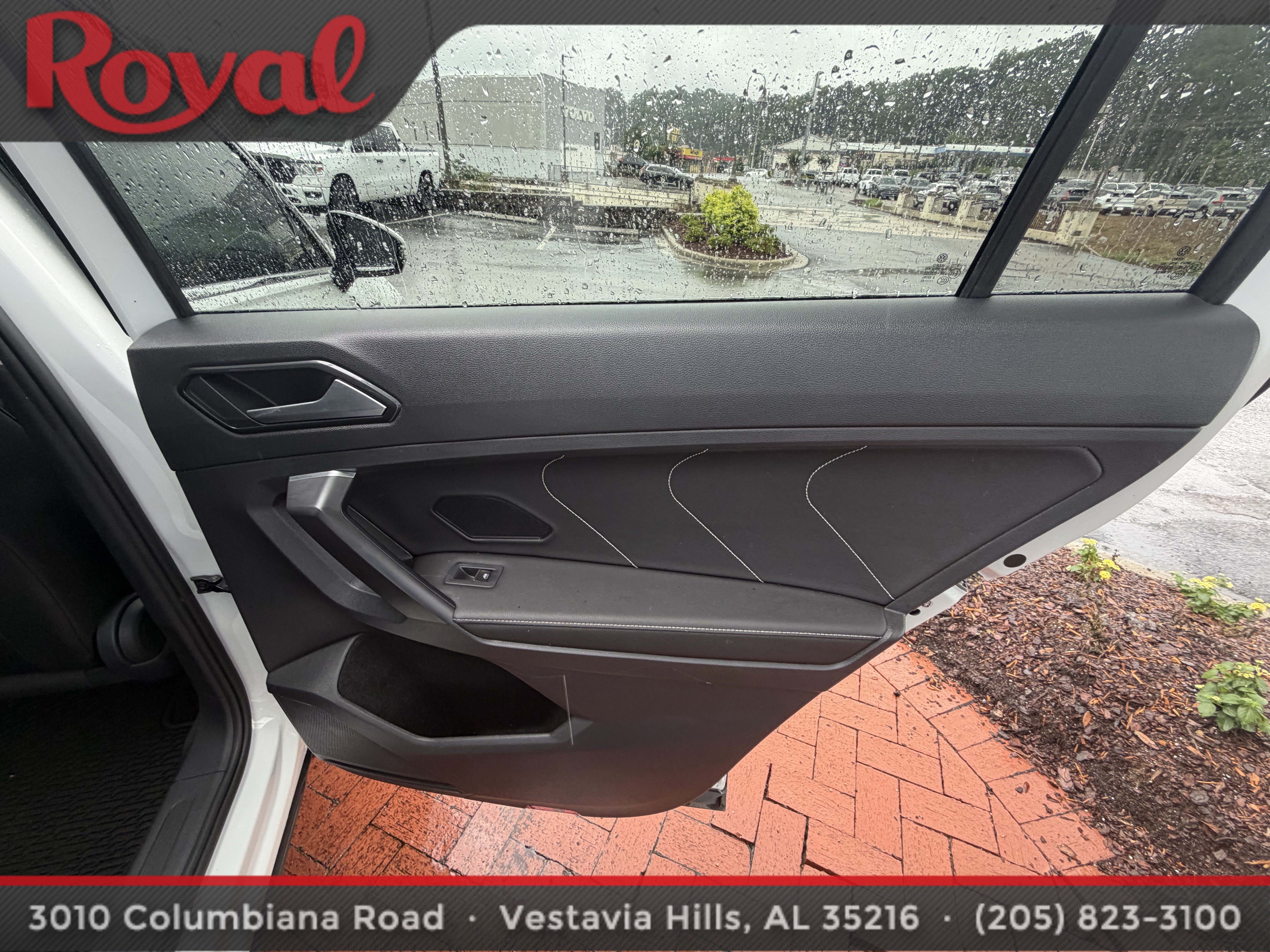 Certified 2023 Volkswagen Tiguan SE w/ Panoramic Sunroof Package FWD image 9