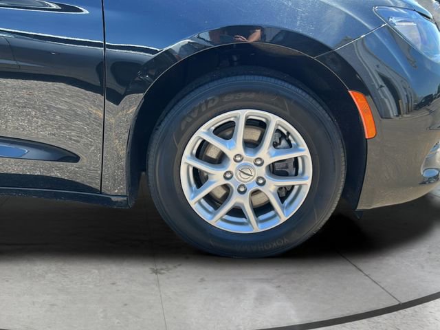 Used 2023 Chrysler Voyager LX FWD image 28