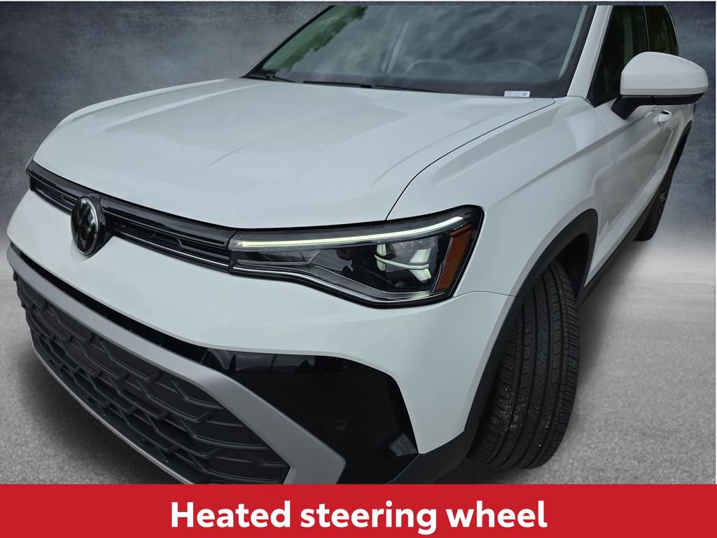 Used 2025 Volkswagen Taos SE FWD image 12