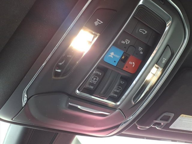 Used 2023 Jeep Grand Cherokee L Laredo image 16