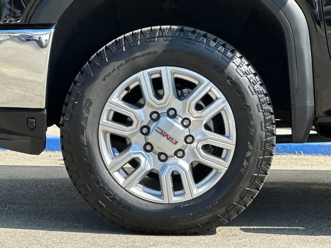 Used 2023 GMC Sierra 2500 SLT w/ SLT Premium Package image 31