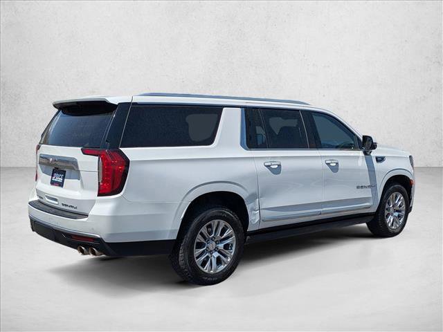 Used 2022 GMC Yukon XL Denali AWD/4WD image 5