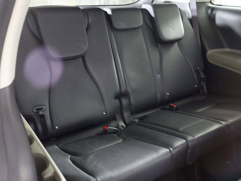 Used 2025 Kia Carnival FWD image 30