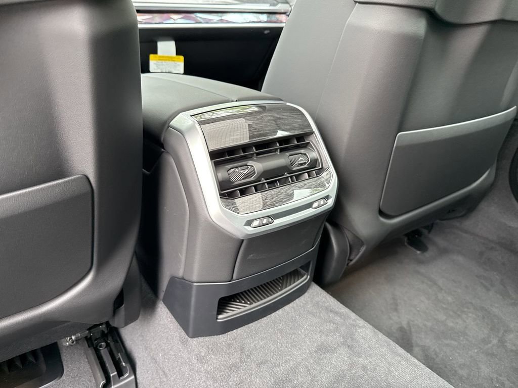 Certified 2025 BMW 740i xDrive image 29