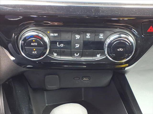 Used 2025 Chevrolet Trax RS w/ Driver Confidence Package FWD image 35