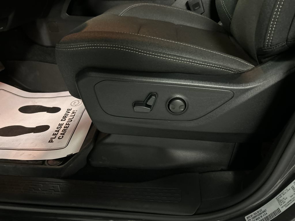 Used 2025 RAM 1500 Big Horn AWD/4WD image 12