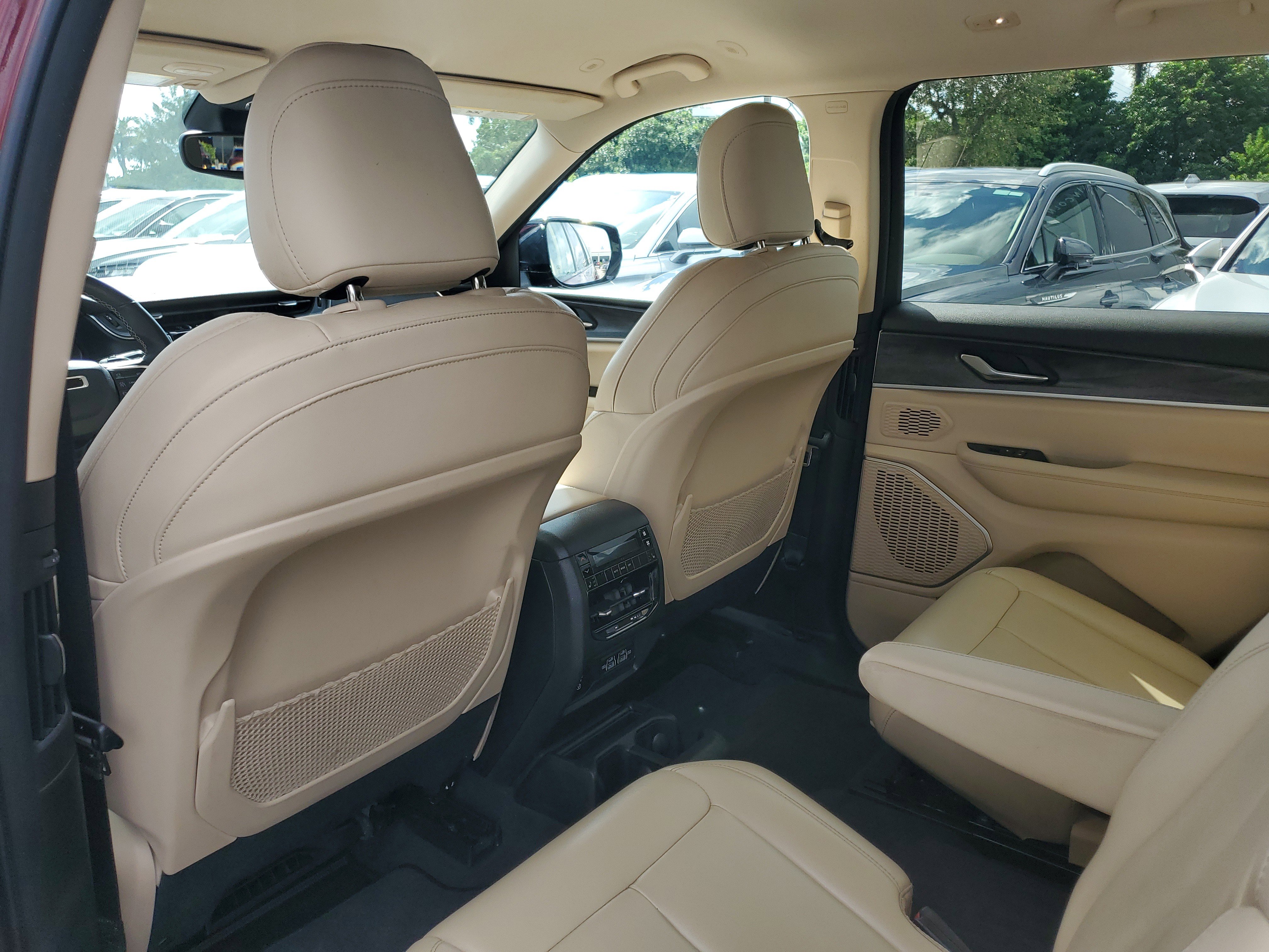 Used 2022 Jeep Grand Cherokee L Limited image 9