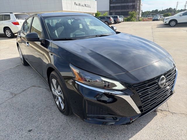 Certified 2025 Nissan Altima 2.5 S FWD image 4