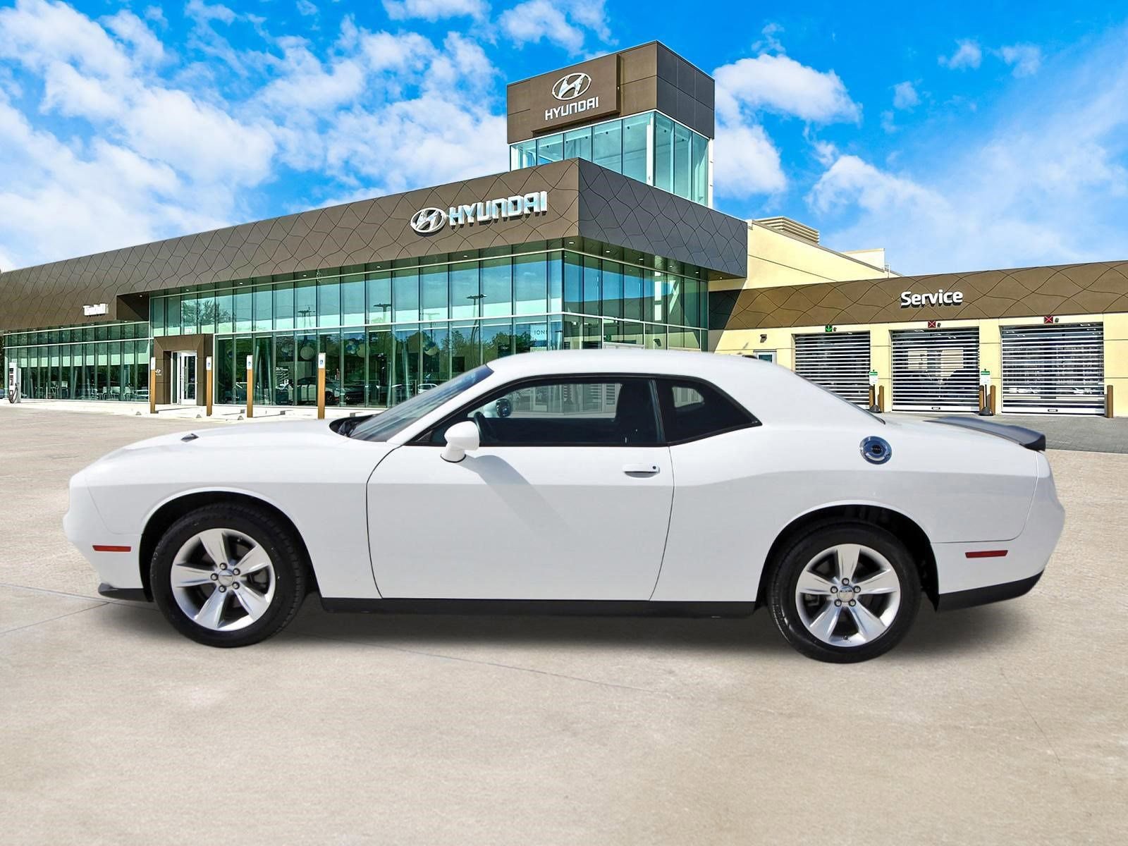 Used 2023 Dodge Challenger SXT image 9