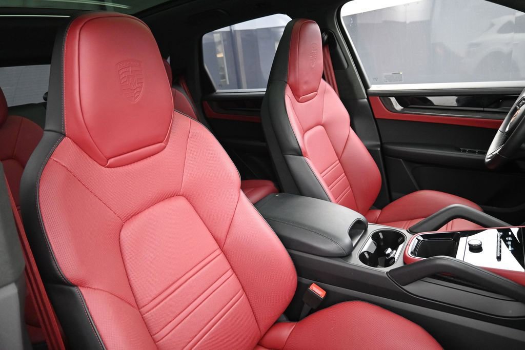 Certified 2026 Porsche Cayenne GTS AWD/4WD image 30