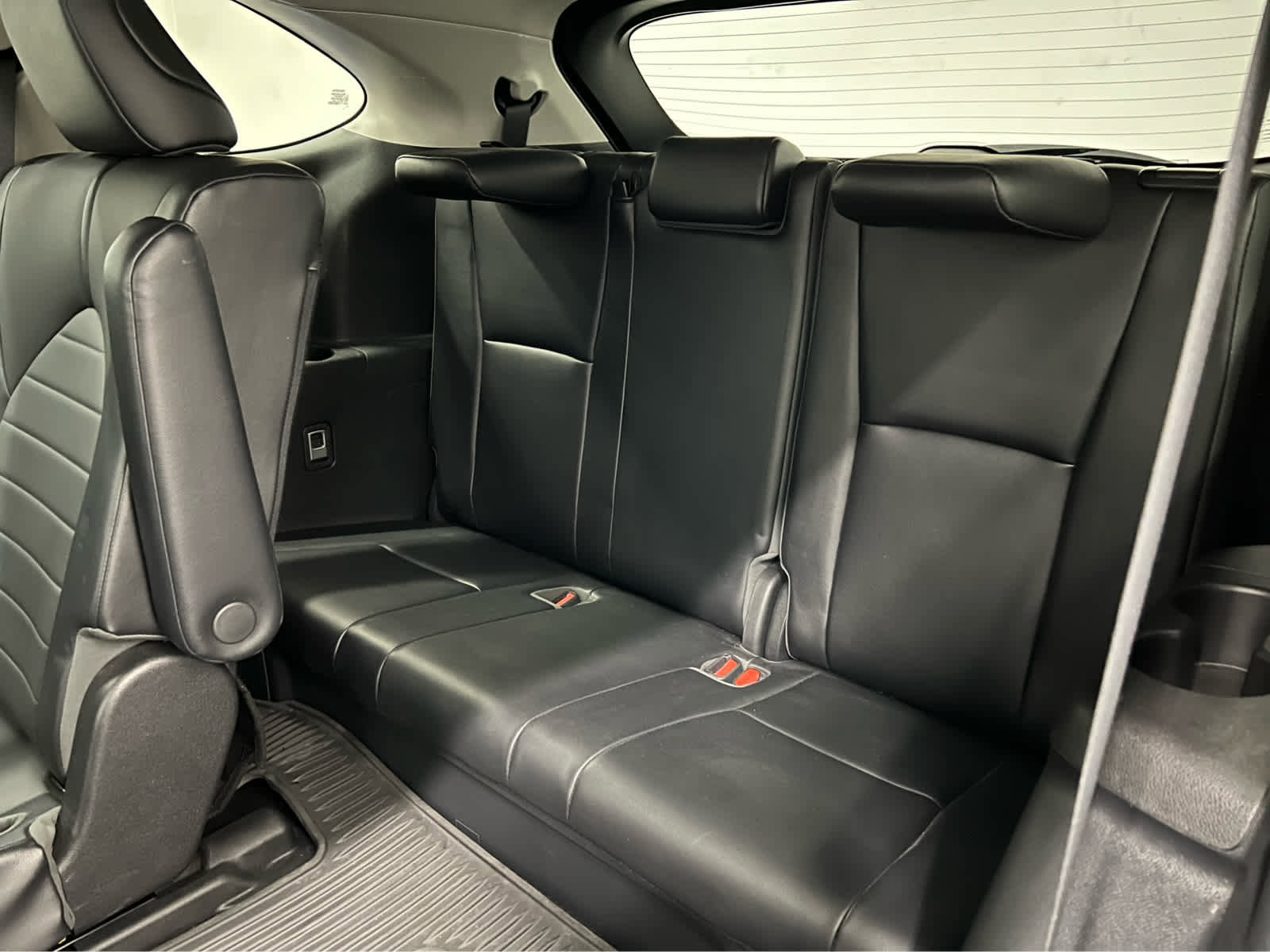 Used 2021 Toyota Highlander XLE image 32