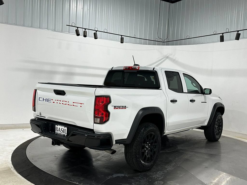 Used 2024 Chevrolet Colorado Trail Boss w/ Advanced Trailering Package AWD/4WD image 11
