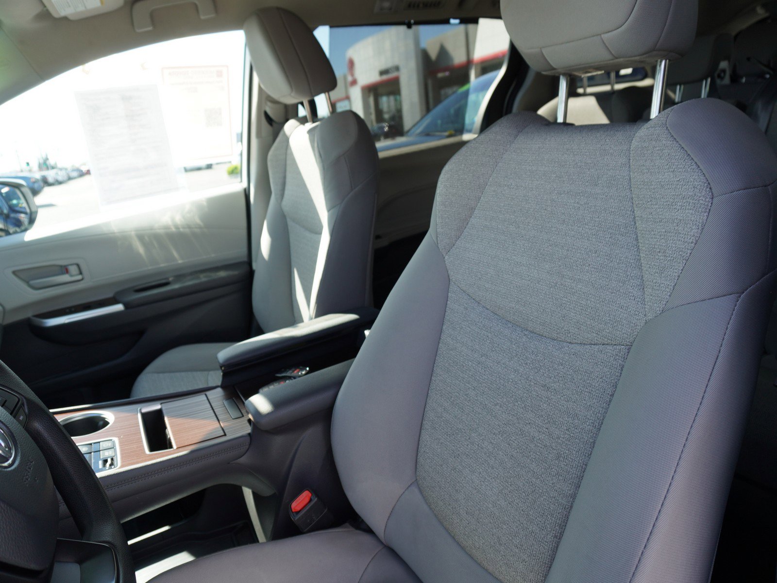 Used 2024 Toyota Sienna LE image 23