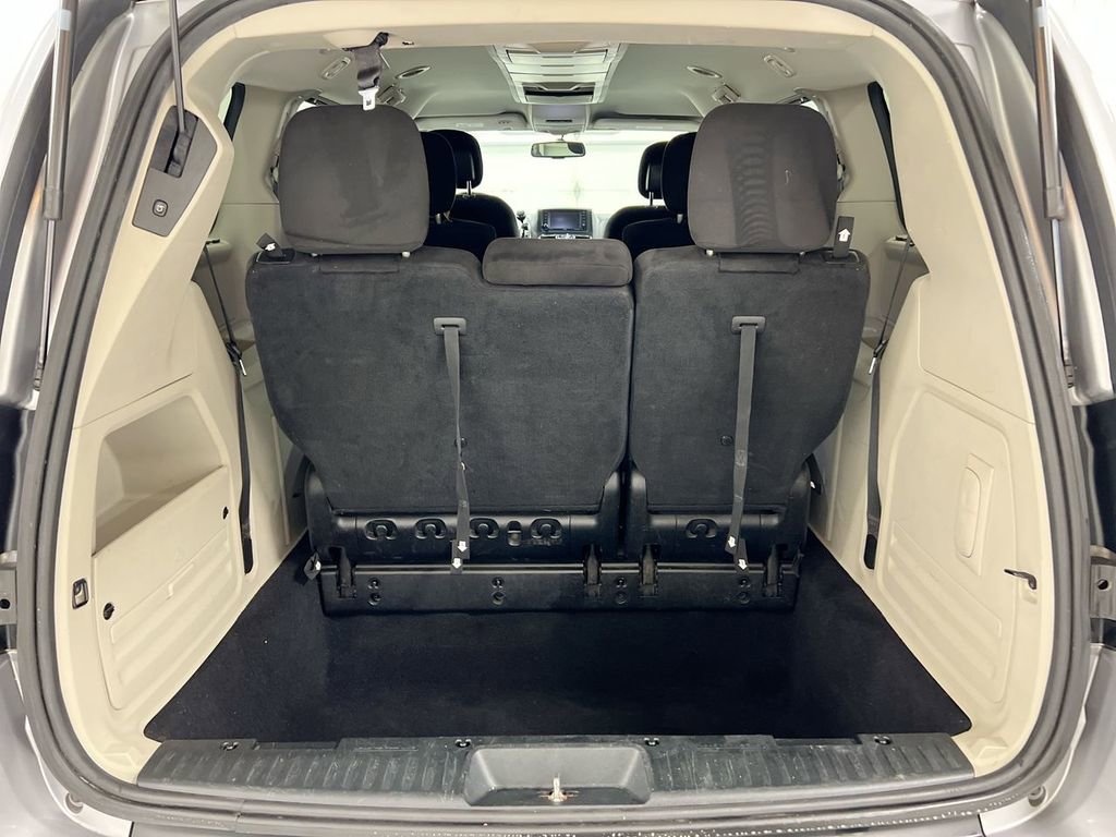 Used 2014 Chrysler Town & Country Touring FWD image 19