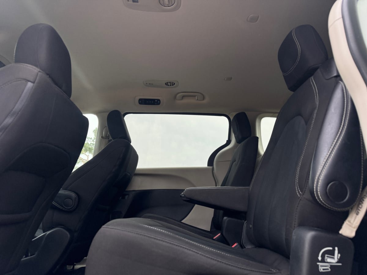 Used 2022 Chrysler Voyager LX FWD image 17