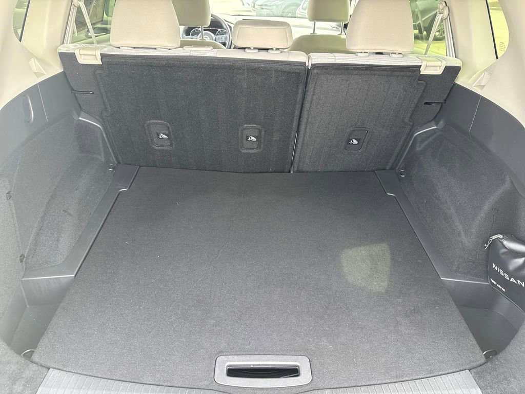 Used 2023 Nissan Rogue SV image 32