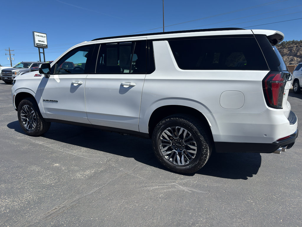 Used 2025 Chevrolet Suburban Z71 image 7