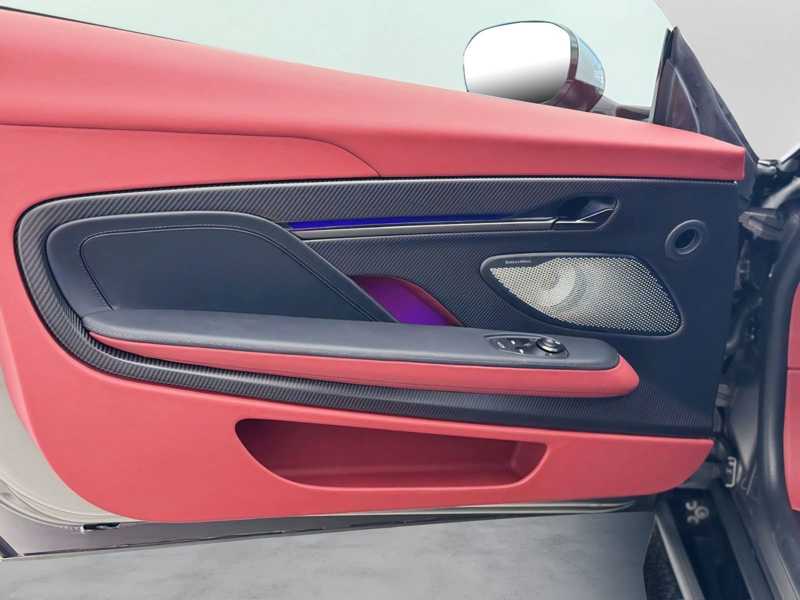 Used 2025 Aston Martin Vanquish RWD image 7
