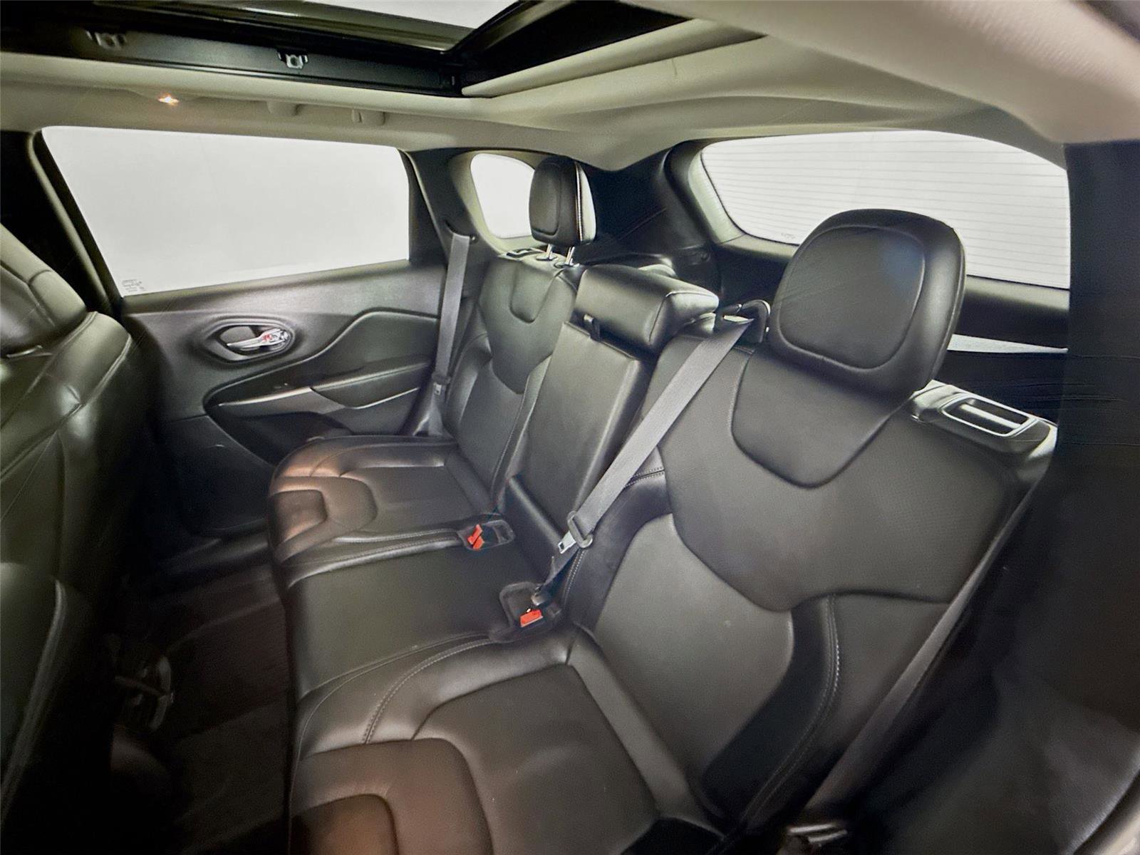 Used 2022 Jeep Cherokee Limited w/ Mopar Interior Package image 20