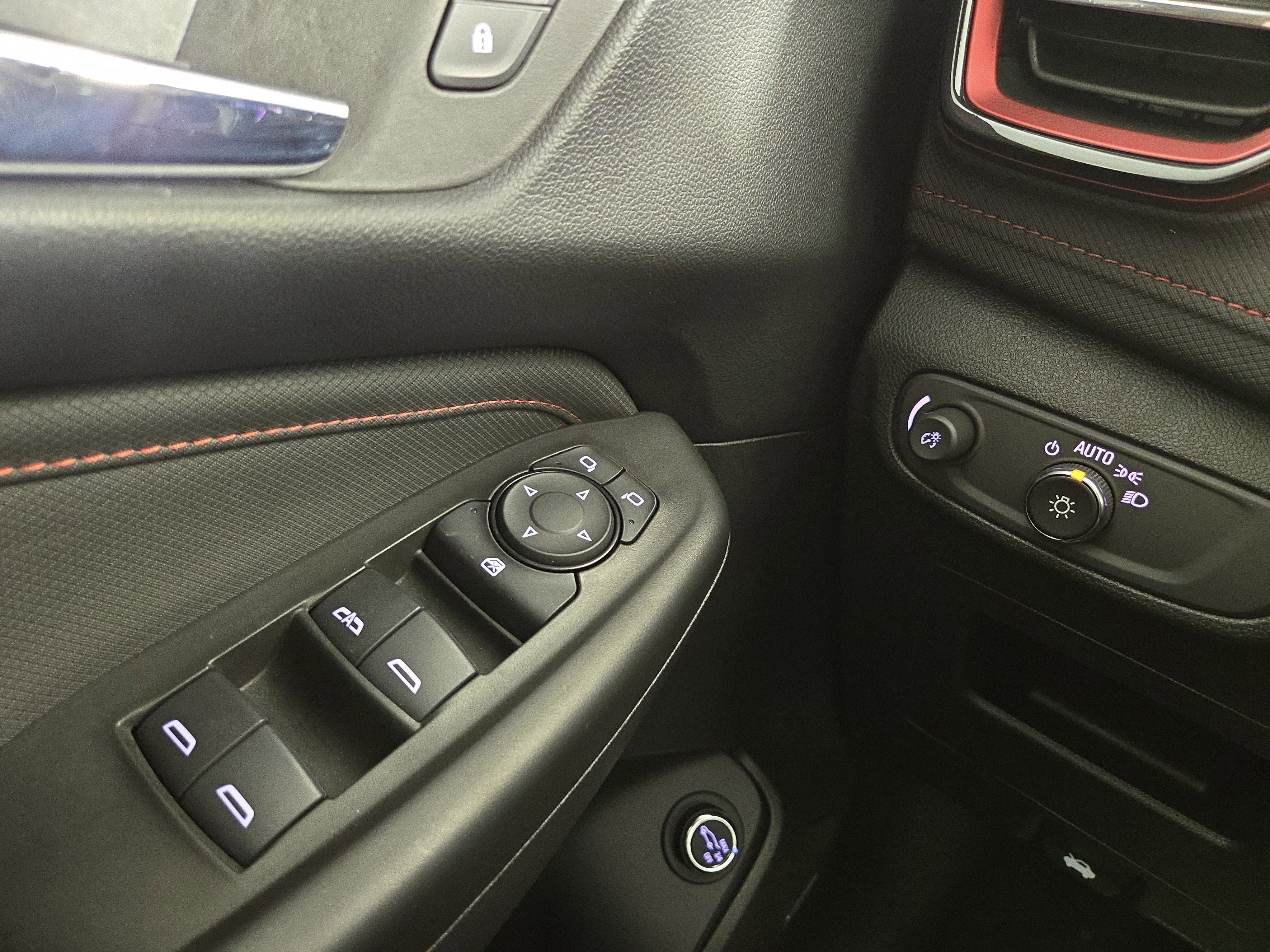 Certified 2025 Chevrolet TrailBlazer RS w/ Convenience Package image 29