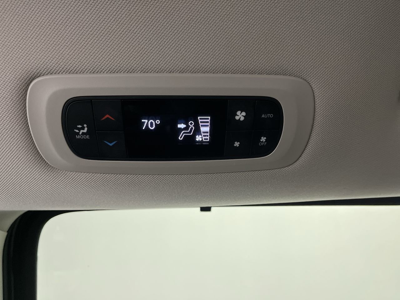 Used 2024 Chrysler Pacifica Touring-L FWD image 11