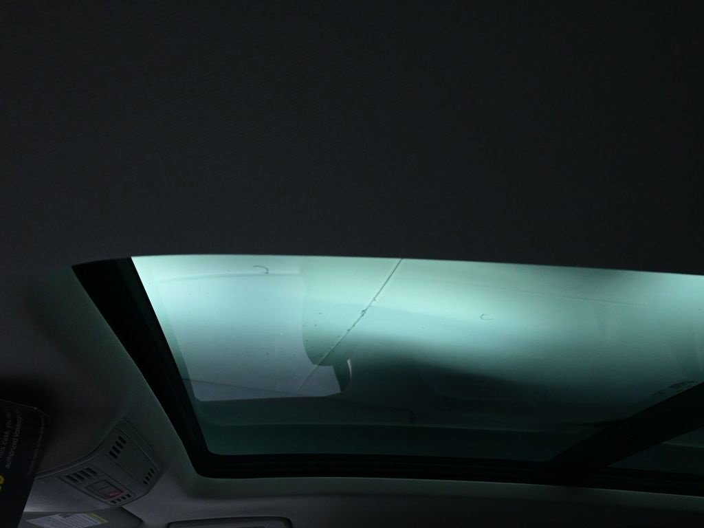 New 2025 Volkswagen Taos SE image 20