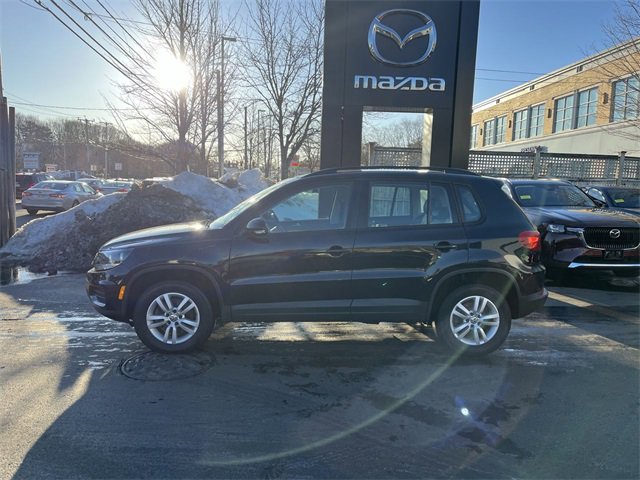 Used 2017 Volkswagen Tiguan S image 5
