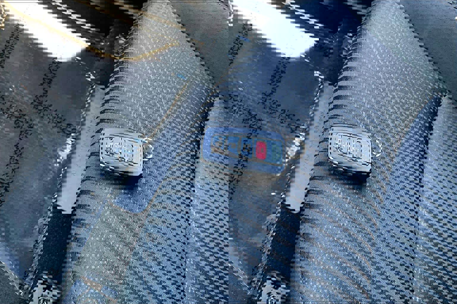 Used 2020 Toyota Prius Prime LE image 14