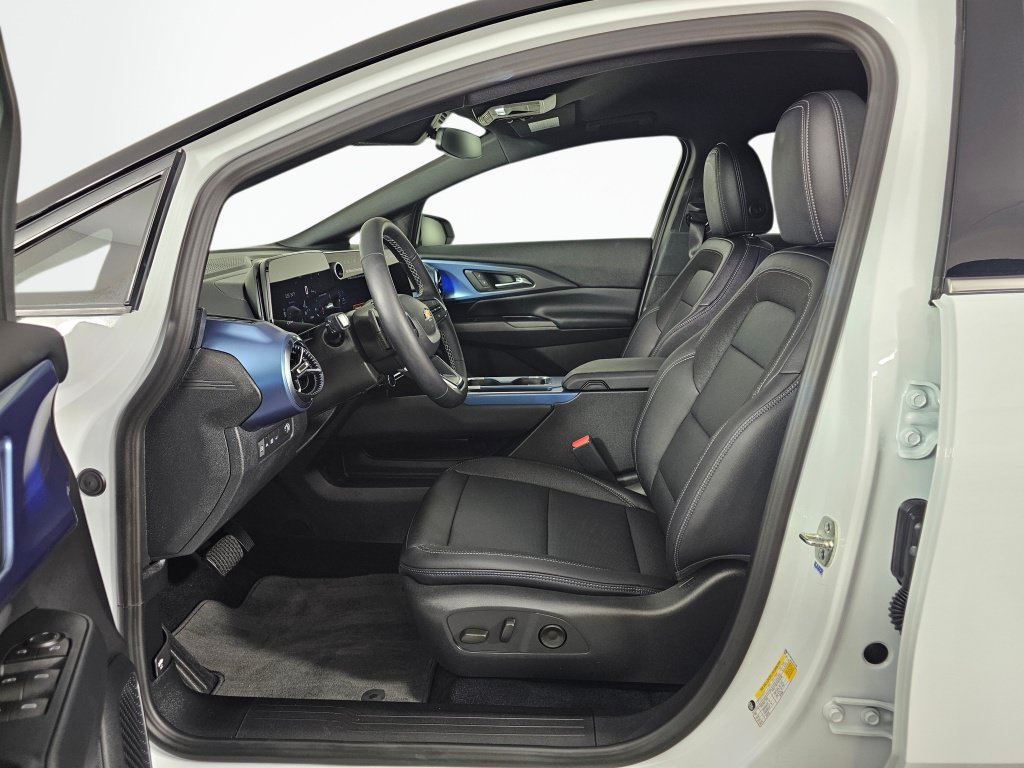 Used 2026 Chevrolet Equinox EV LT FWD image 18