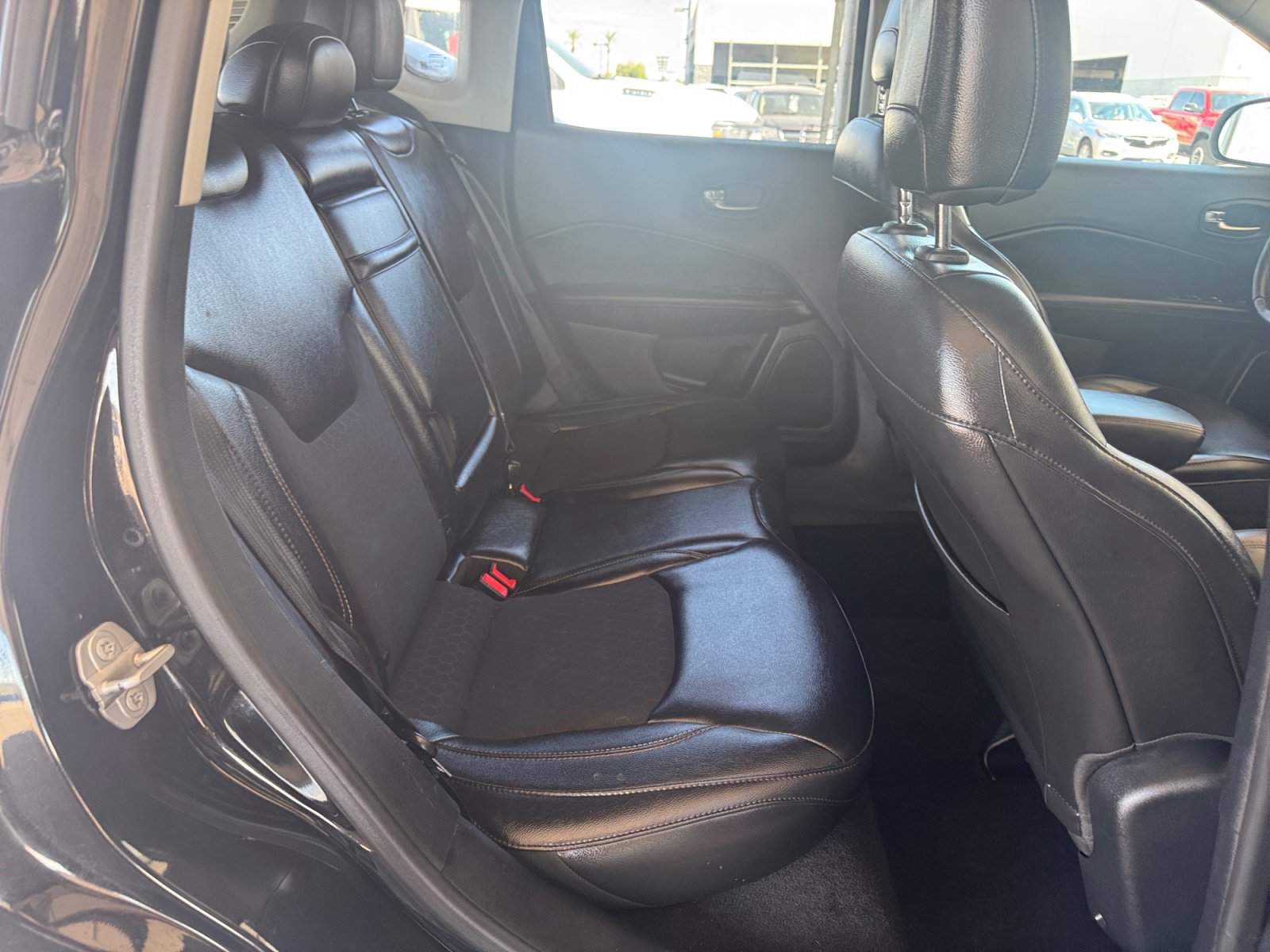 Used 2018 Jeep Compass Latitude w/ Popular Equipment Group FWD image 28