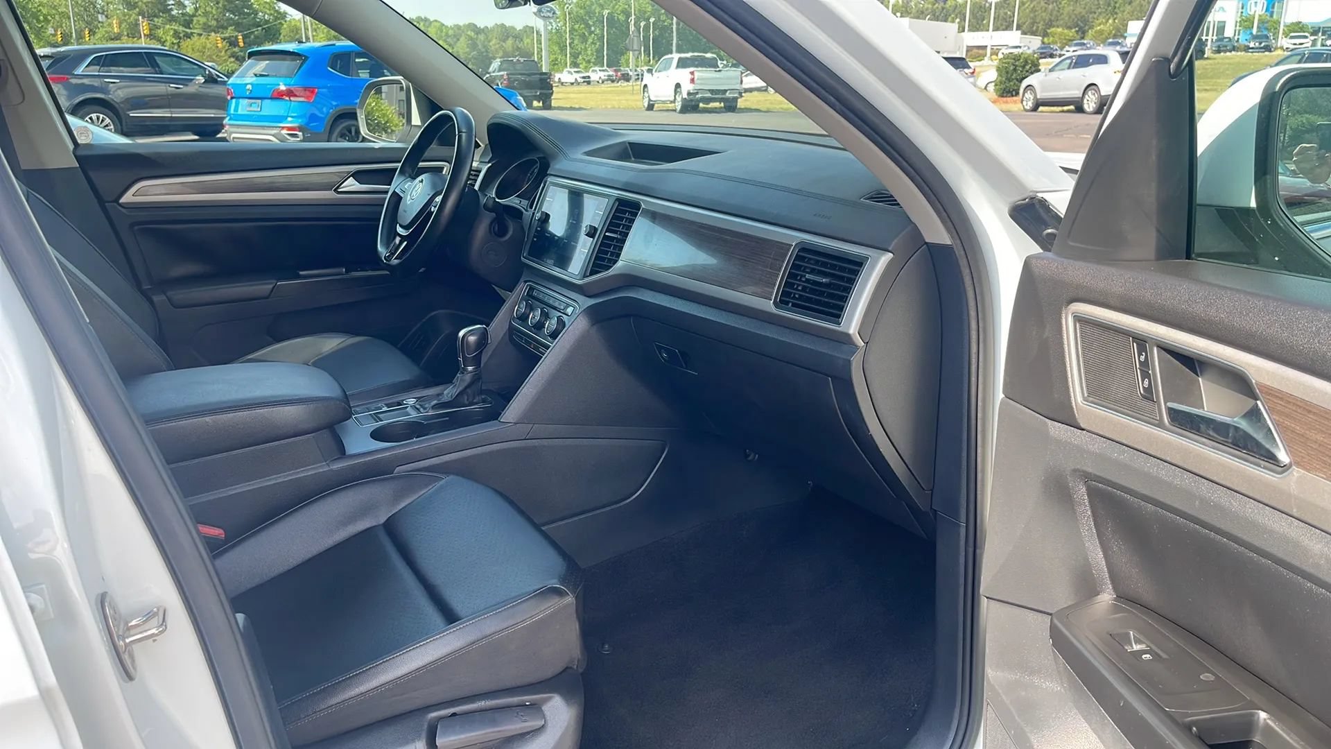 Used 2019 Volkswagen Atlas SE w/ Panoramic Sunroof Package FWD image 27