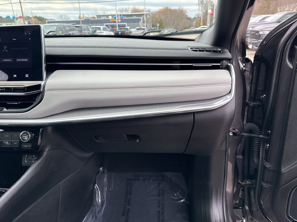 Certified 2024 Jeep Compass Limited image 28