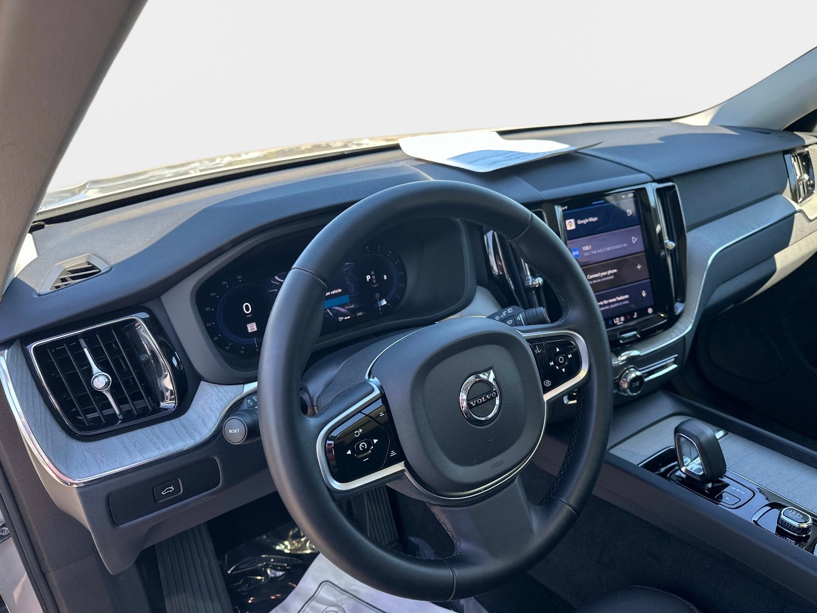 Certified 2025 Volvo XC60 B5 Plus image 16